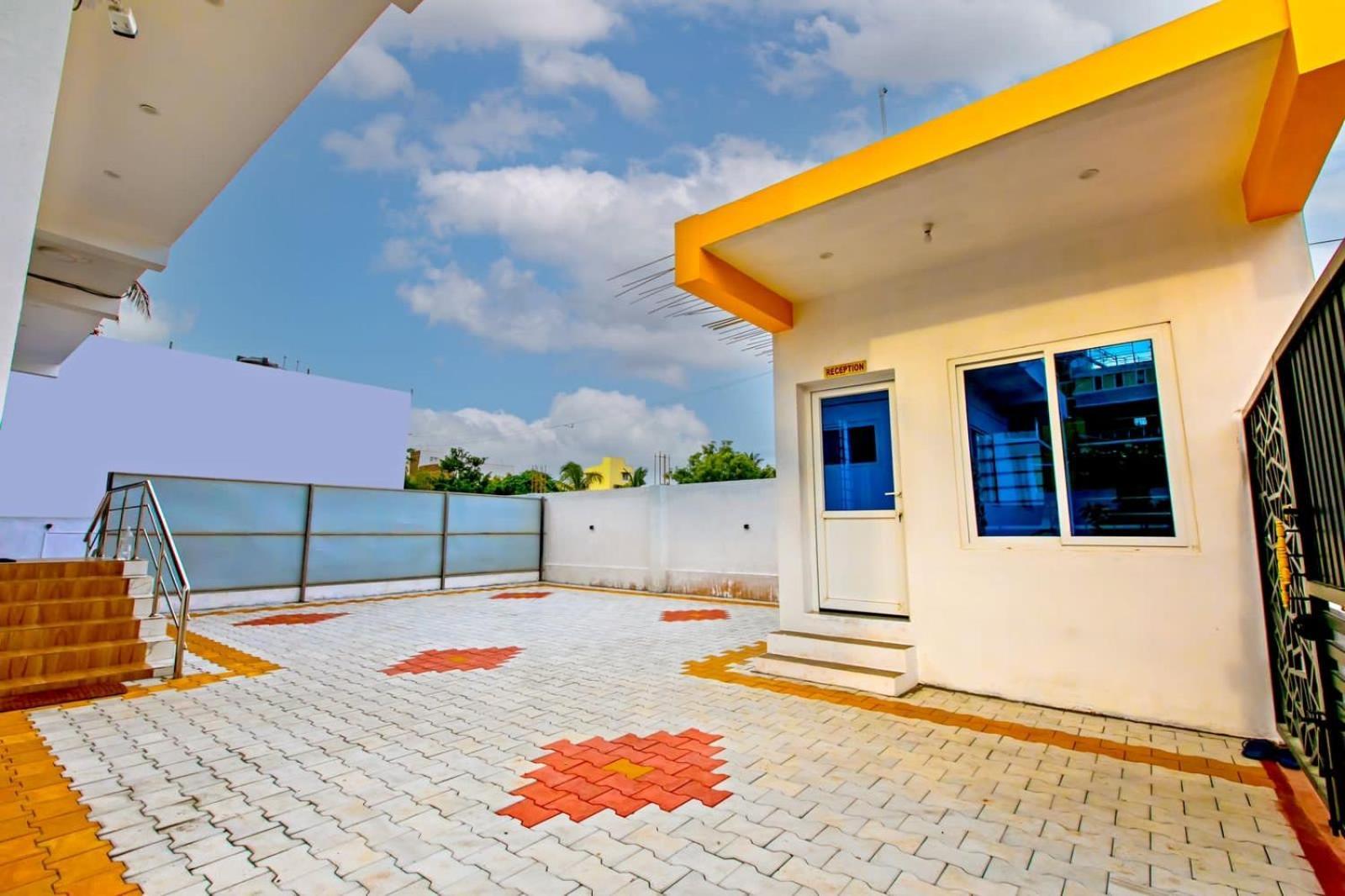 Dreamland Retreat With Swimming Pool Apartment Kottakuppam Bagian luar foto